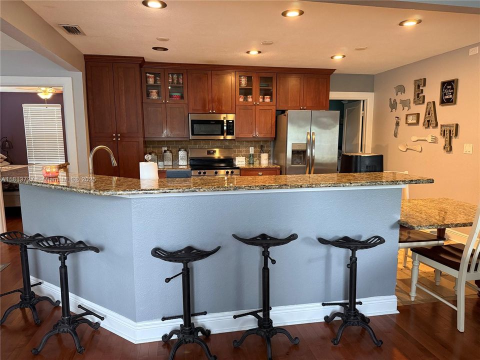 На продажу: $375,000 (4 спален, 2 ванн, 0 Квадратных фут)