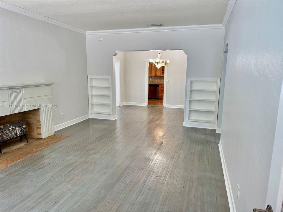 Recently Sold: $1,080,000 (3 beds, 2 baths, 1907 Square Feet)