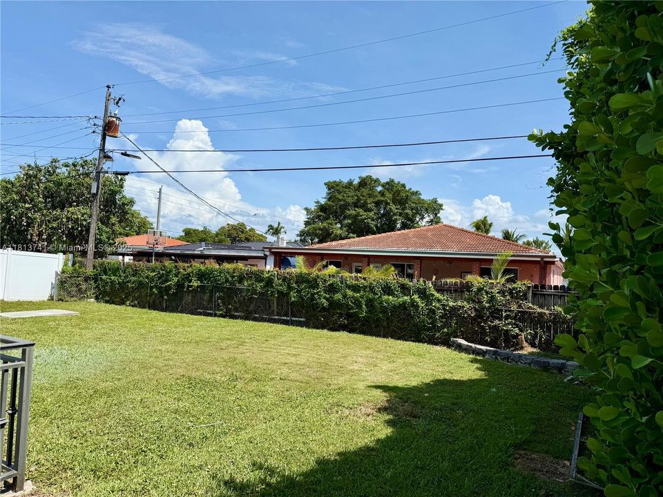 Recently Sold: $1,080,000 (3 beds, 2 baths, 1907 Square Feet)