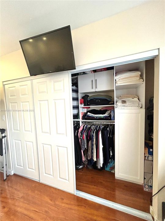 For Sale: $184,900 (1 beds, 1 baths, 644 Square Feet)