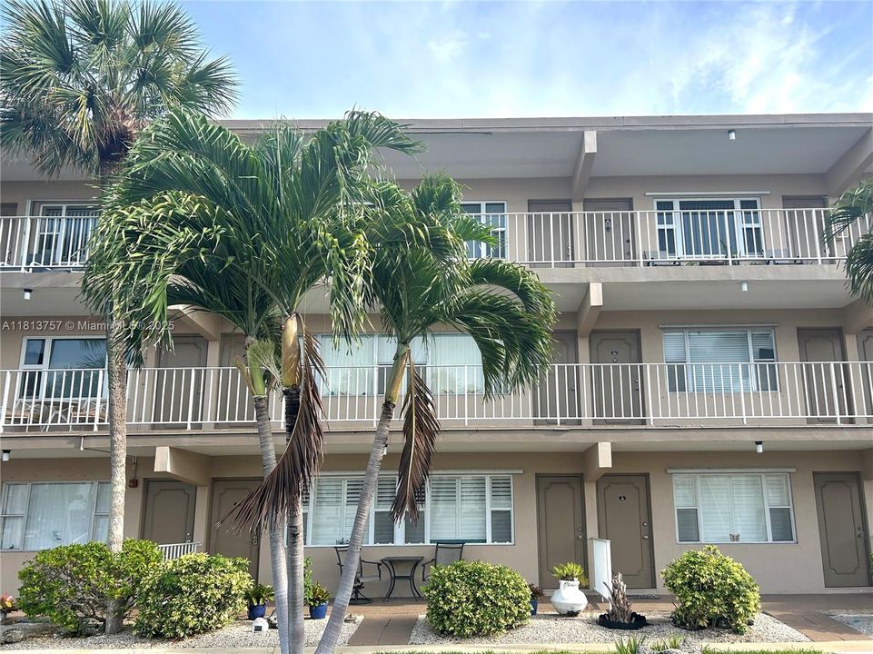 For Sale: $184,900 (1 beds, 1 baths, 644 Square Feet)