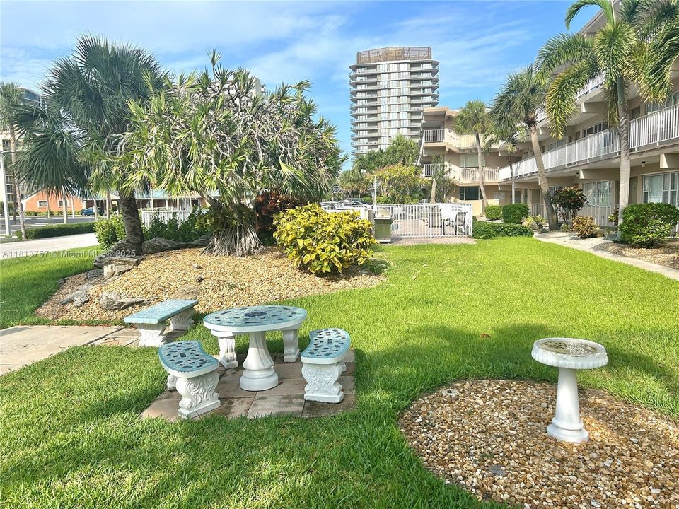 For Sale: $184,900 (1 beds, 1 baths, 644 Square Feet)