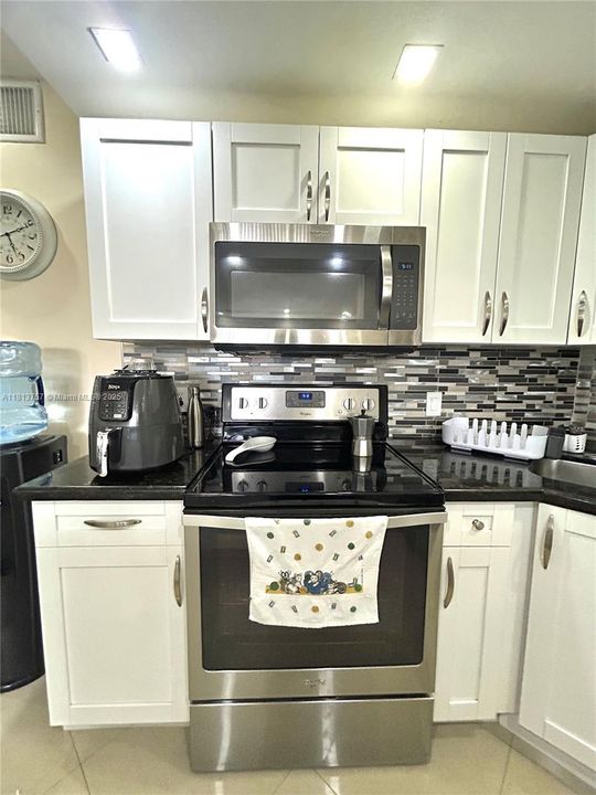 For Sale: $184,900 (1 beds, 1 baths, 644 Square Feet)