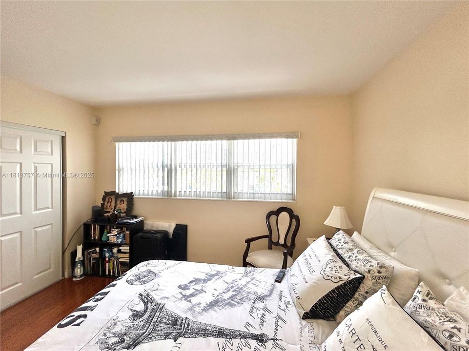 For Sale: $184,900 (1 beds, 1 baths, 644 Square Feet)