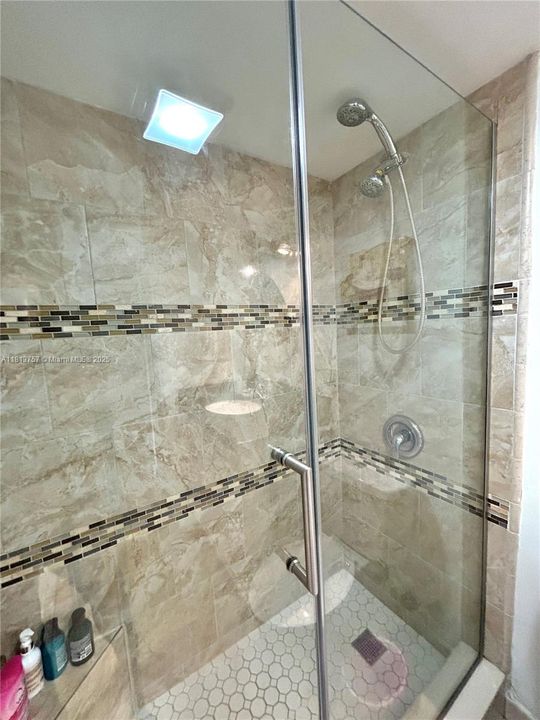 For Sale: $184,900 (1 beds, 1 baths, 644 Square Feet)