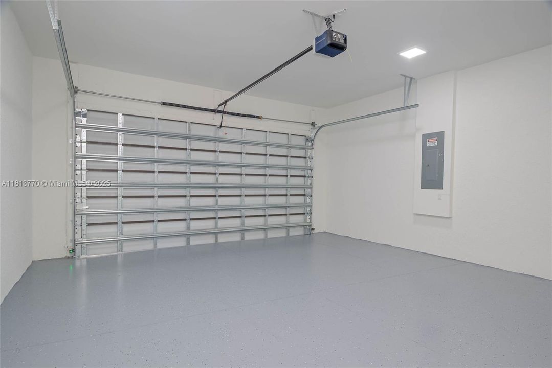 Recently Sold: $349,900 (3 beds, 2 baths, 1603 Square Feet)