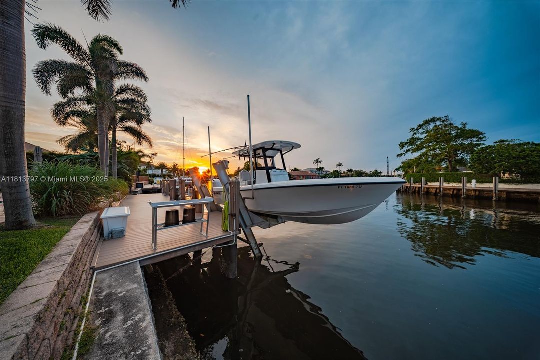 Vendido Recientemente: $3,000,000 (4 camas, 3 baños, 3500 Pies cuadrados)