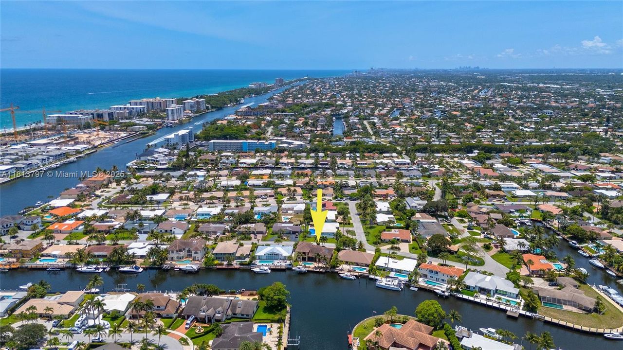 Vendido Recientemente: $3,000,000 (4 camas, 3 baños, 3500 Pies cuadrados)