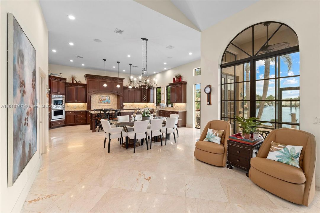 Vendido Recientemente: $3,000,000 (4 camas, 3 baños, 3500 Pies cuadrados)