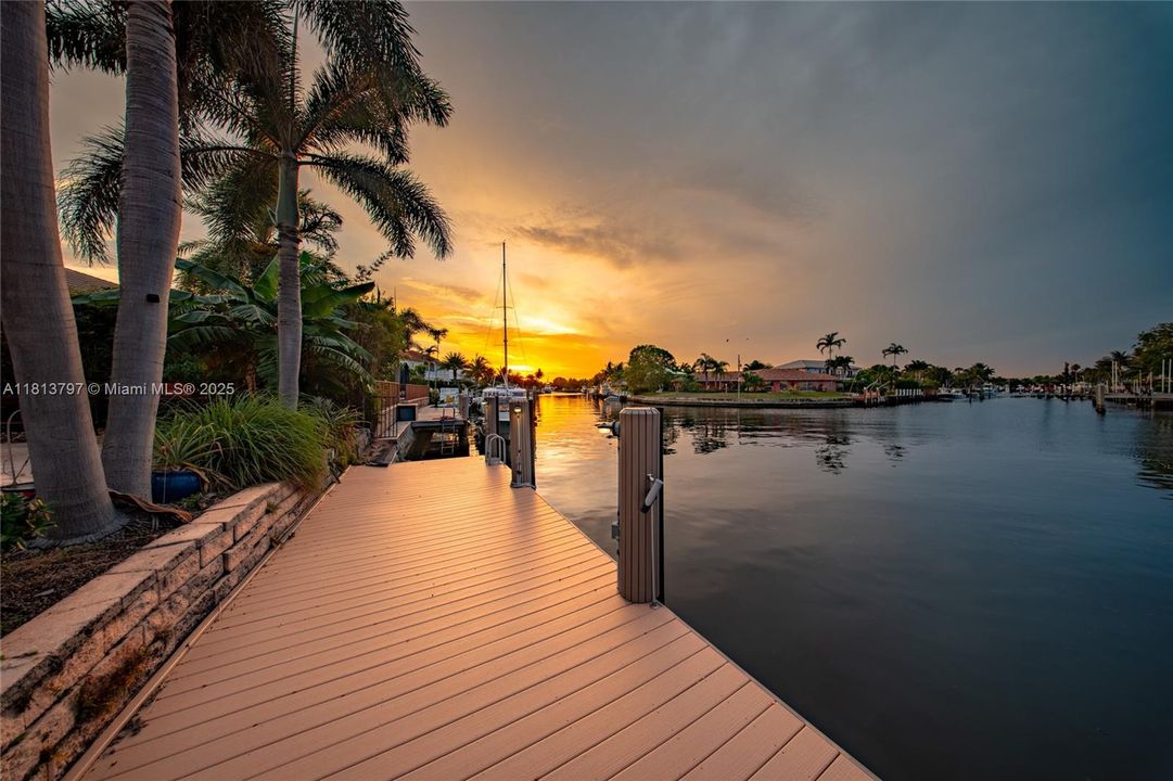 Vendido Recientemente: $3,000,000 (4 camas, 3 baños, 3500 Pies cuadrados)