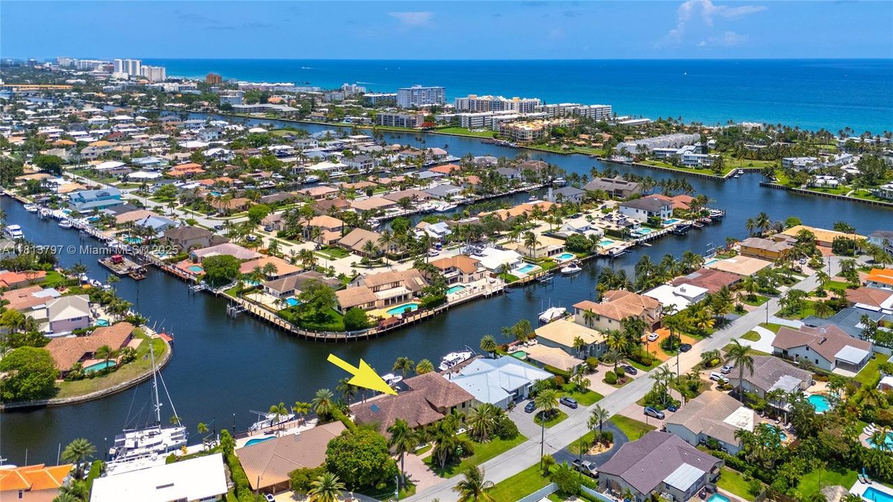 Vendido Recientemente: $3,000,000 (4 camas, 3 baños, 3500 Pies cuadrados)