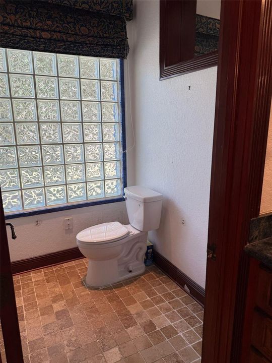 Недавно продано: $1,200,000 (5 спален, 4 ванн, 6092 Квадратных фут)