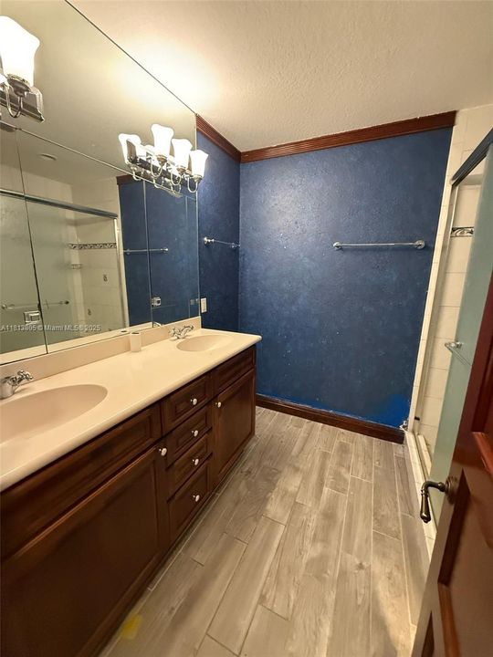 Недавно продано: $1,200,000 (5 спален, 4 ванн, 6092 Квадратных фут)