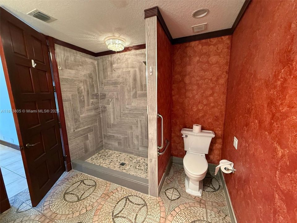 Недавно продано: $1,200,000 (5 спален, 4 ванн, 6092 Квадратных фут)