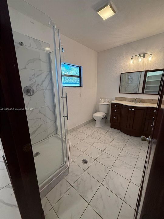 Недавно продано: $1,200,000 (5 спален, 4 ванн, 6092 Квадратных фут)