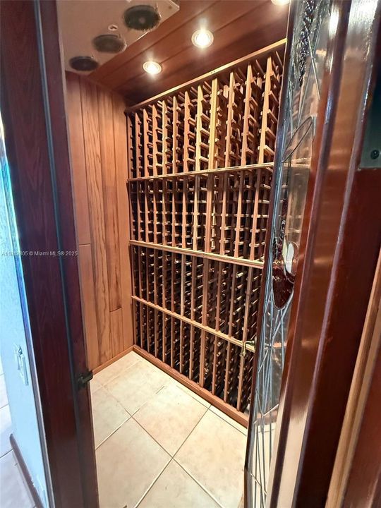 Недавно продано: $1,200,000 (5 спален, 4 ванн, 6092 Квадратных фут)