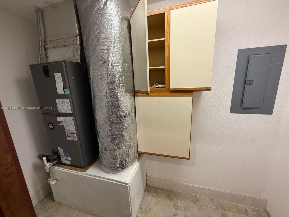 Недавно продано: $1,200,000 (5 спален, 4 ванн, 6092 Квадратных фут)