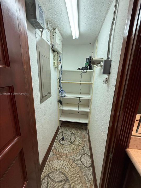 Недавно продано: $1,200,000 (5 спален, 4 ванн, 6092 Квадратных фут)