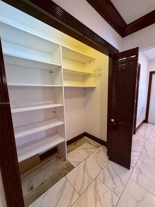 Недавно продано: $1,200,000 (5 спален, 4 ванн, 6092 Квадратных фут)