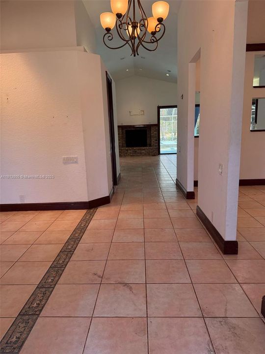 Недавно продано: $1,200,000 (5 спален, 4 ванн, 6092 Квадратных фут)