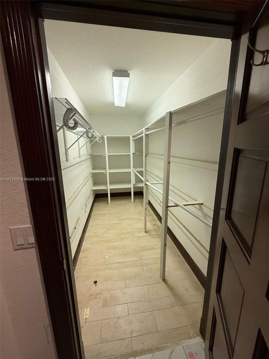 Недавно продано: $1,200,000 (5 спален, 4 ванн, 6092 Квадратных фут)