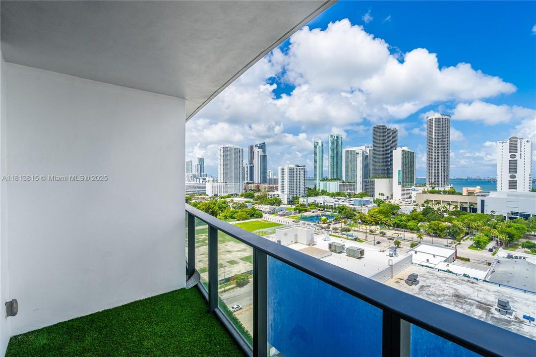 На продажу: $376,000 (0 спален, 1 ванн, 580 Квадратных фут)