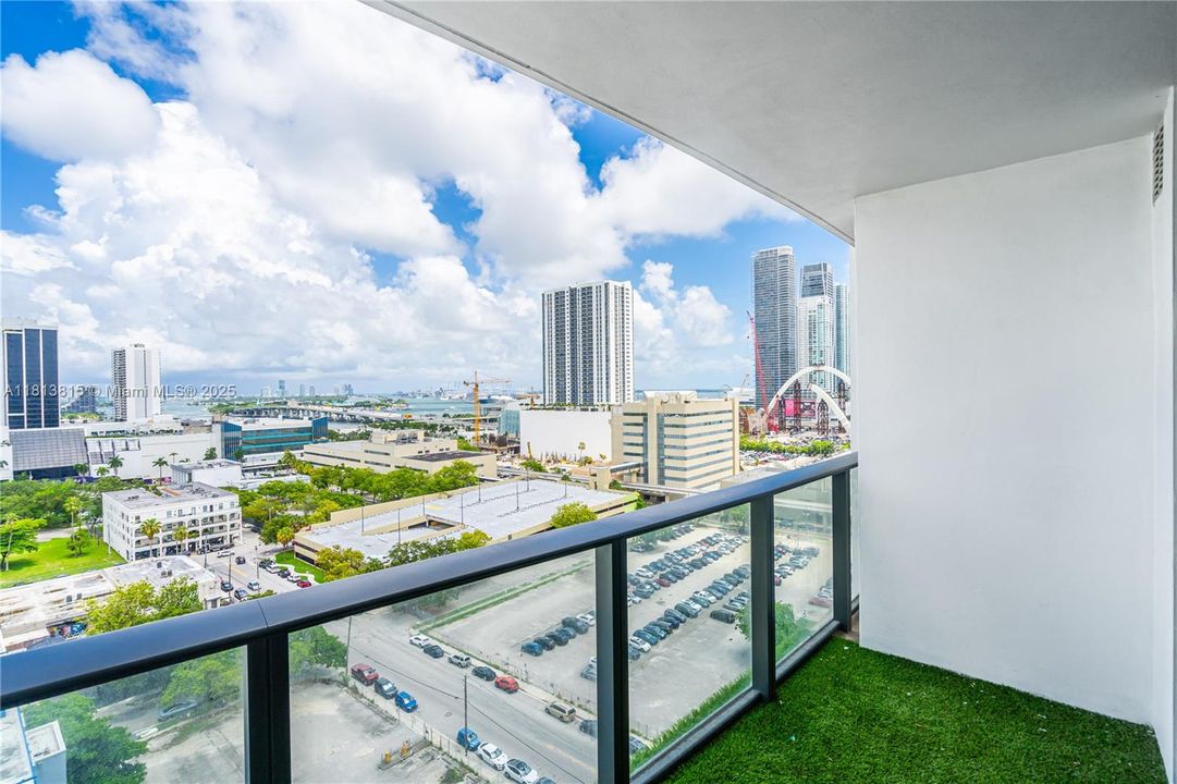 На продажу: $376,000 (0 спален, 1 ванн, 580 Квадратных фут)