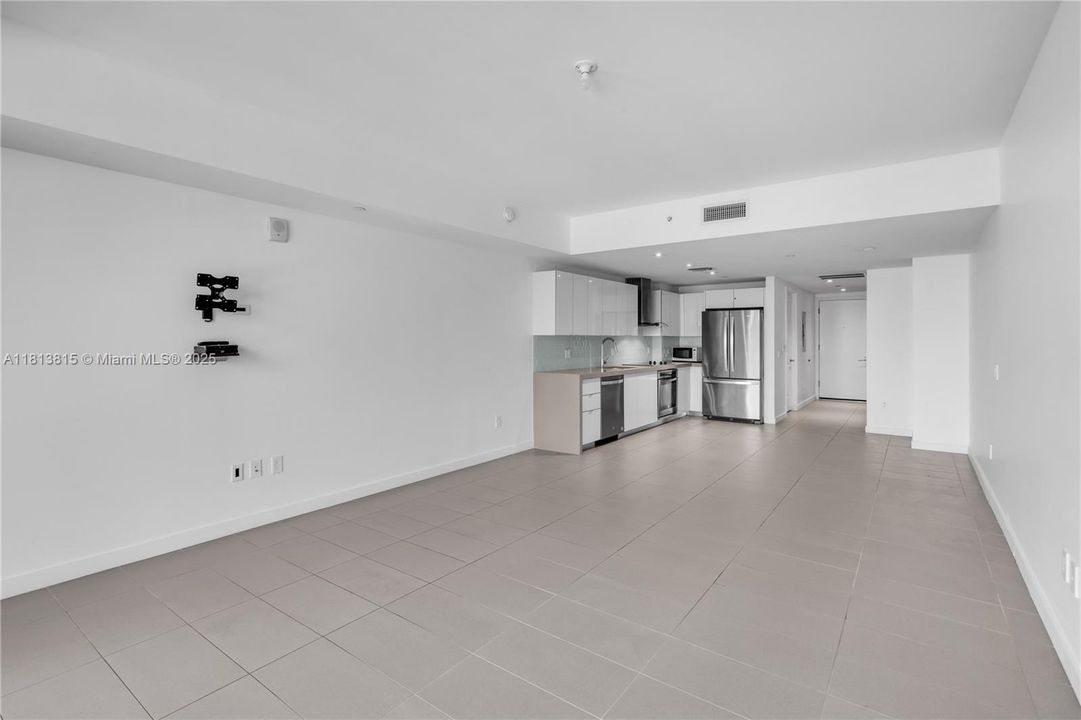 На продажу: $376,000 (0 спален, 1 ванн, 580 Квадратных фут)