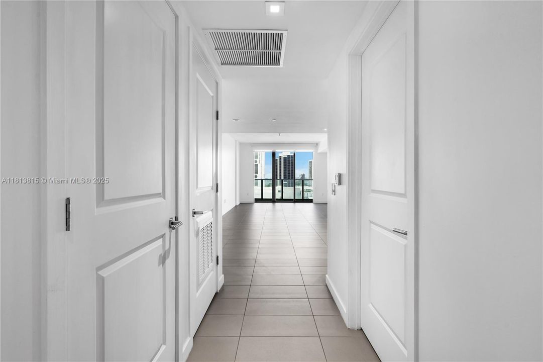 На продажу: $376,000 (0 спален, 1 ванн, 580 Квадратных фут)