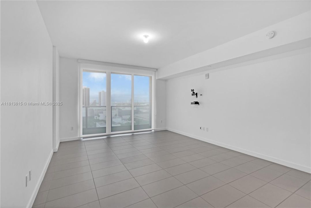 На продажу: $376,000 (0 спален, 1 ванн, 580 Квадратных фут)