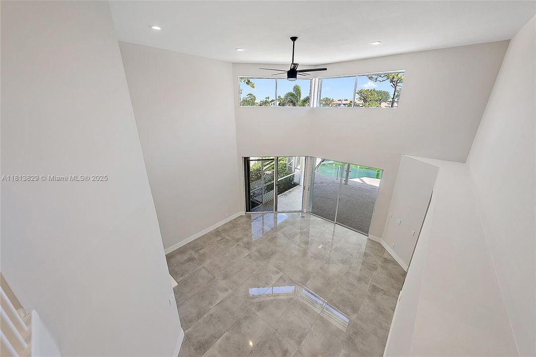 Vendido Recientemente: $1,200,000 (4 camas, 3 baños, 2345 Pies cuadrados)