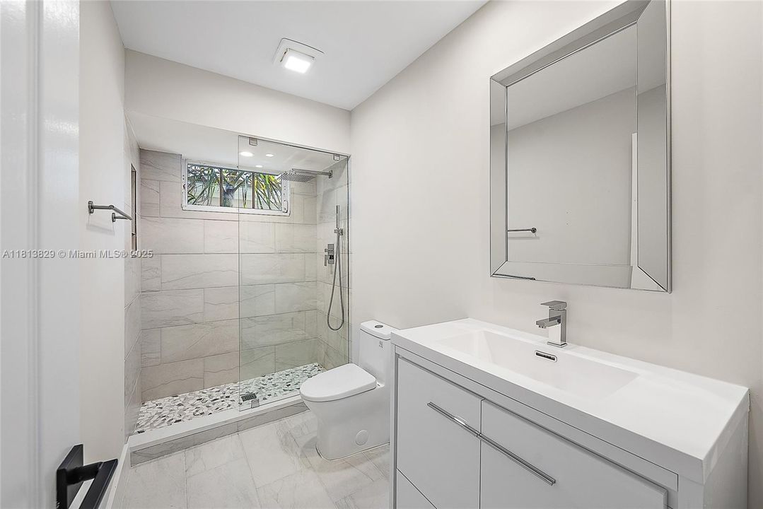 Vendido Recientemente: $1,200,000 (4 camas, 3 baños, 2345 Pies cuadrados)