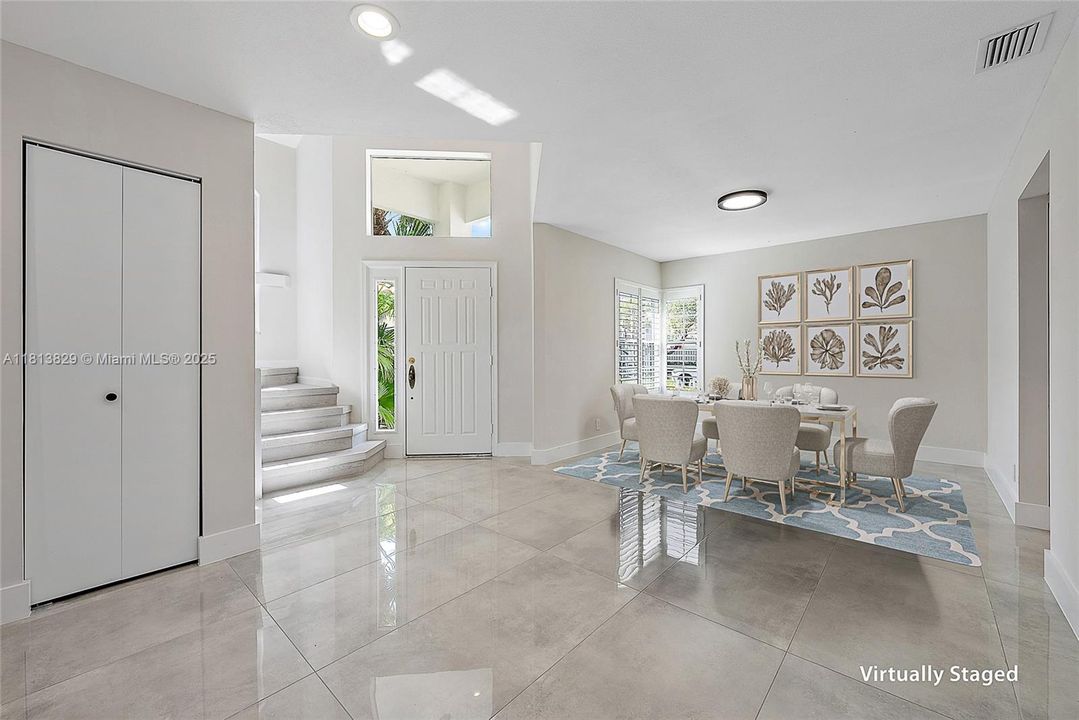 Vendido Recientemente: $1,200,000 (4 camas, 3 baños, 2345 Pies cuadrados)