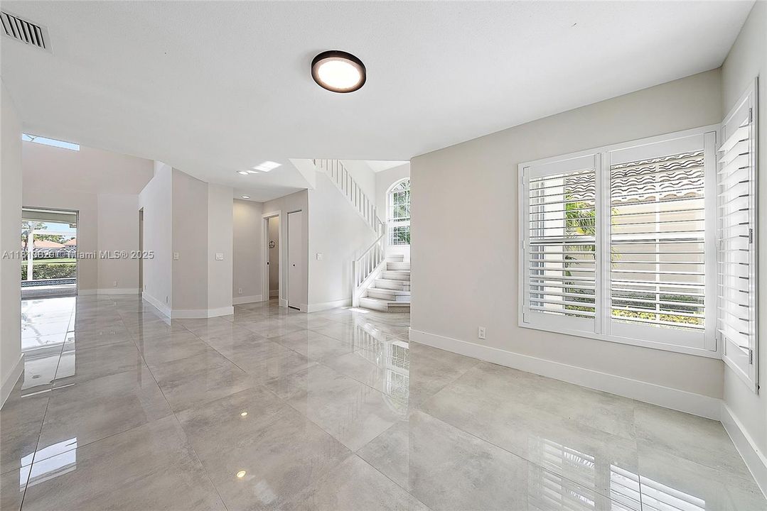 Vendido Recientemente: $1,200,000 (4 camas, 3 baños, 2345 Pies cuadrados)