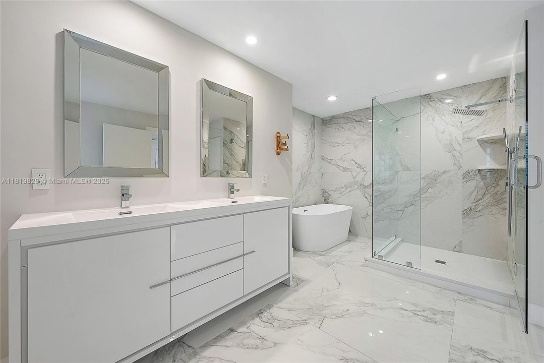 Vendido Recientemente: $1,200,000 (4 camas, 3 baños, 2345 Pies cuadrados)