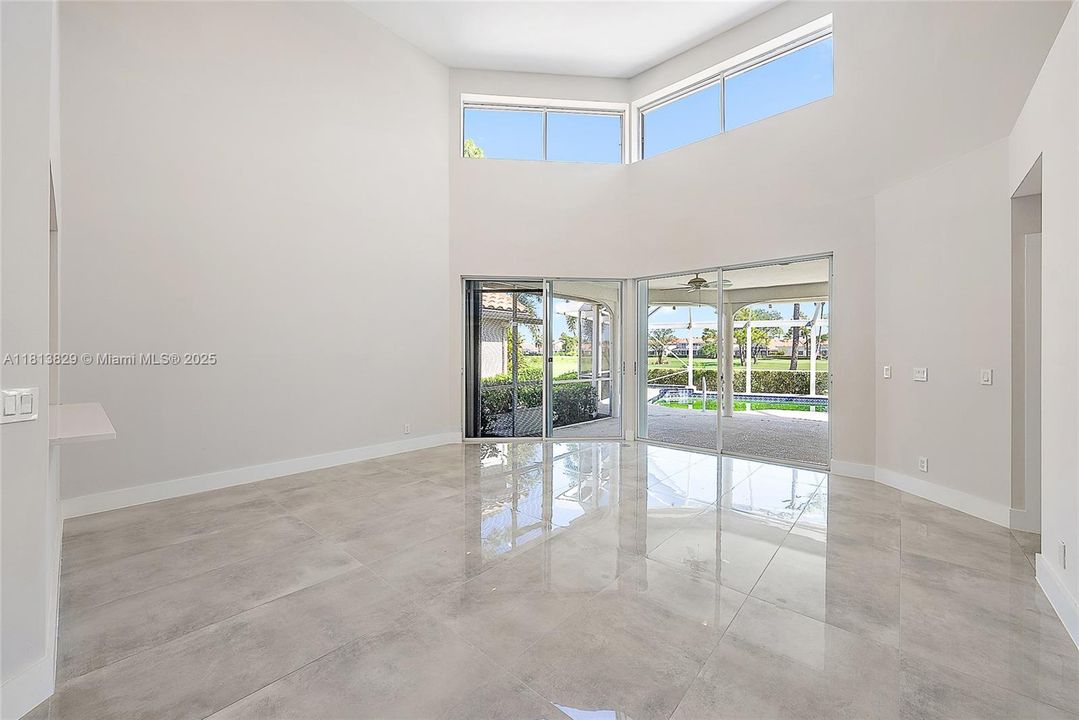 Vendido Recientemente: $1,200,000 (4 camas, 3 baños, 2345 Pies cuadrados)