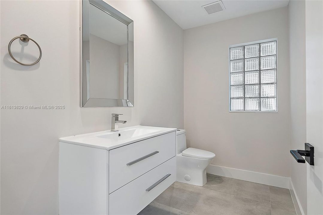 Vendido Recientemente: $1,200,000 (4 camas, 3 baños, 2345 Pies cuadrados)