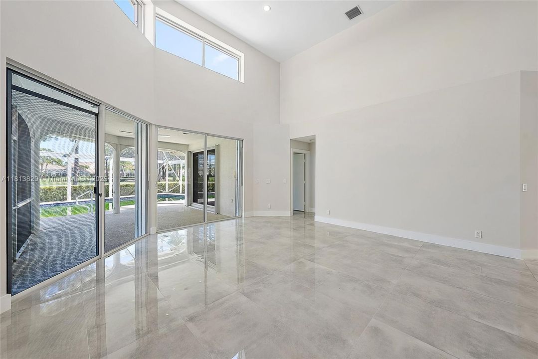 Vendido Recientemente: $1,200,000 (4 camas, 3 baños, 2345 Pies cuadrados)