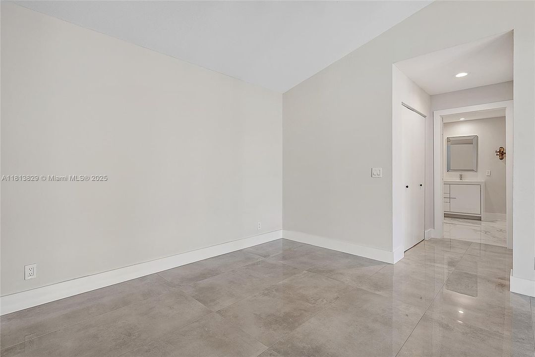 Vendido Recientemente: $1,200,000 (4 camas, 3 baños, 2345 Pies cuadrados)