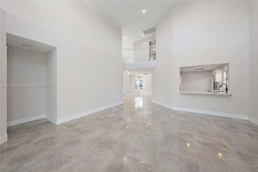 Vendido Recientemente: $1,200,000 (4 camas, 3 baños, 2345 Pies cuadrados)