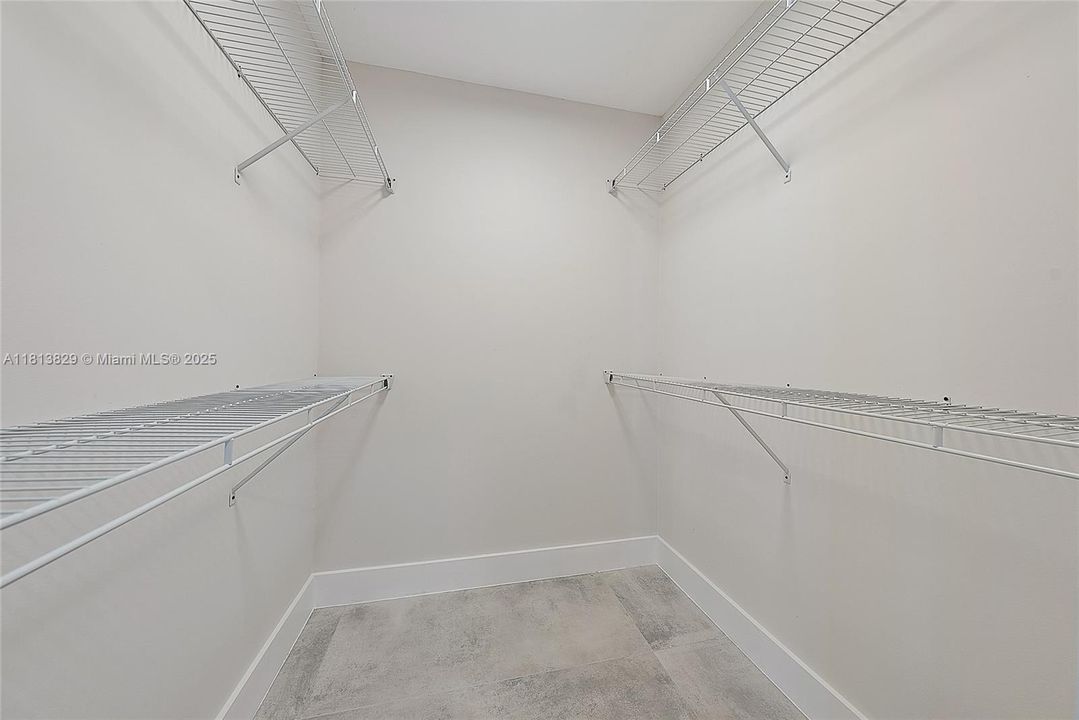 Vendido Recientemente: $1,200,000 (4 camas, 3 baños, 2345 Pies cuadrados)