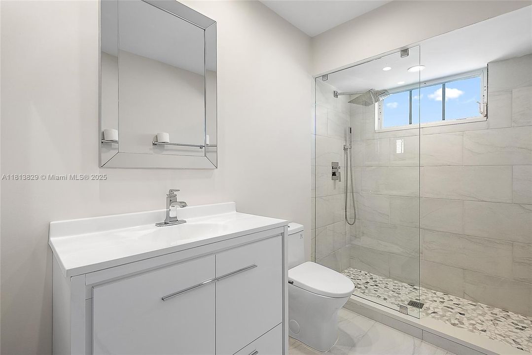 Vendido Recientemente: $1,200,000 (4 camas, 3 baños, 2345 Pies cuadrados)