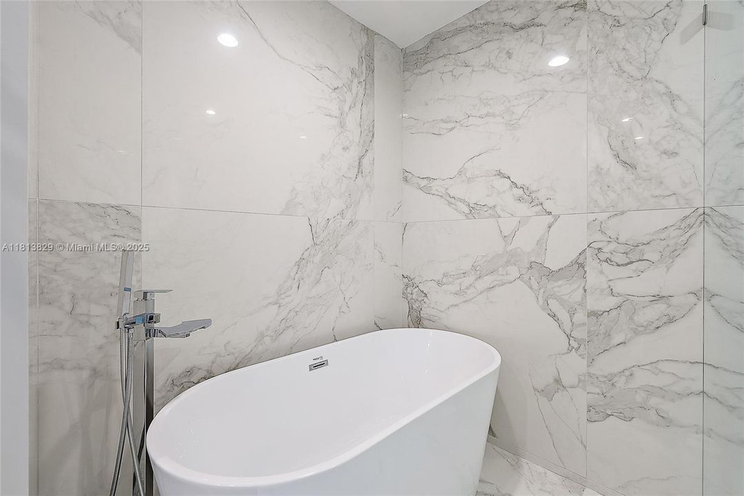 Vendido Recientemente: $1,200,000 (4 camas, 3 baños, 2345 Pies cuadrados)