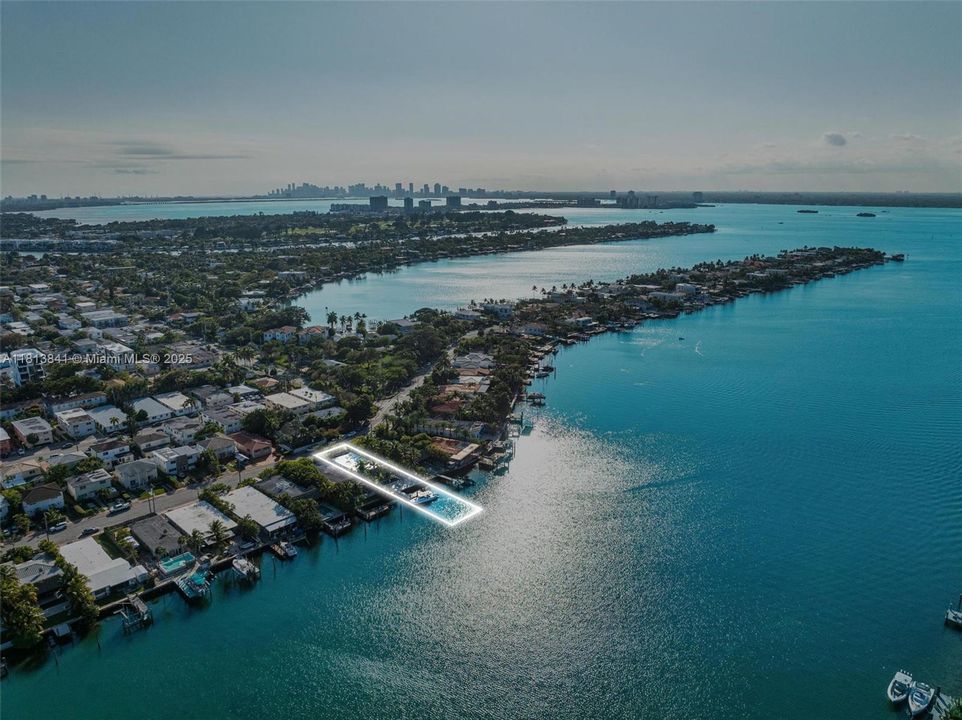 En Venta: $3,300,000 (4 camas, 2 baños, 1696 Pies cuadrados)