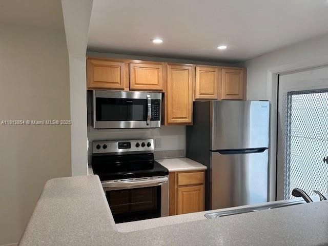 最近售出: $170,000 (1 贝兹, 1 浴室, 580 平方英尺)