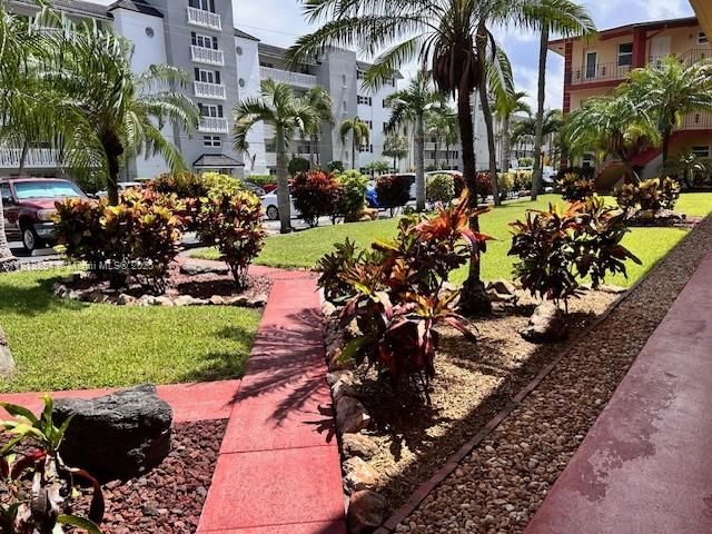 最近售出: $170,000 (1 贝兹, 1 浴室, 580 平方英尺)