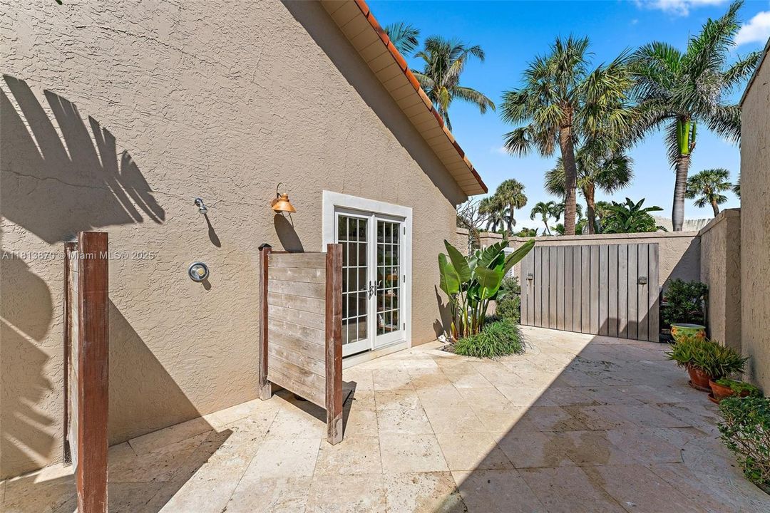 Vendido Recientemente: $2,150,000 (3 camas, 3 baños, 1926 Pies cuadrados)