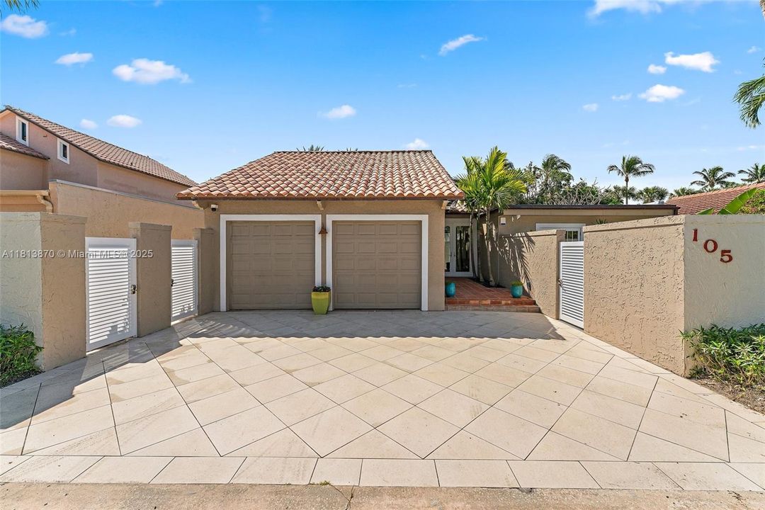 Vendido Recientemente: $2,150,000 (3 camas, 3 baños, 1926 Pies cuadrados)