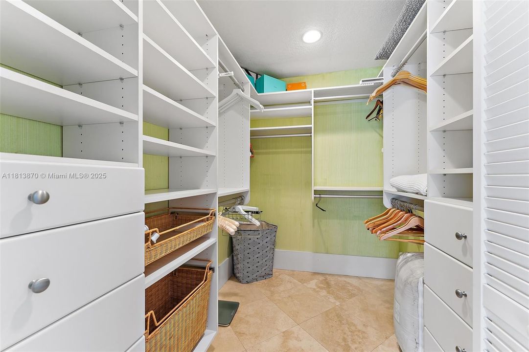 Vendido Recientemente: $2,150,000 (3 camas, 3 baños, 1926 Pies cuadrados)