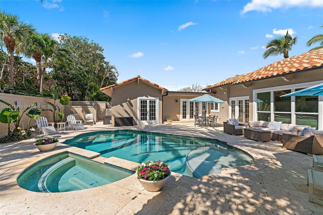 Vendido Recientemente: $2,150,000 (3 camas, 3 baños, 1926 Pies cuadrados)